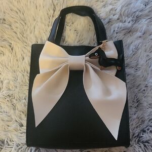 Elegant Black and Cream Mini Bag with Bow Accent🐕🎀
